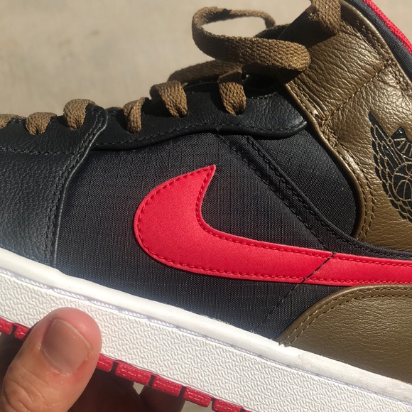 Nike Air Jordan 1 MID SZ 10 BLACK OLIVE RED - Picture 6 of 7